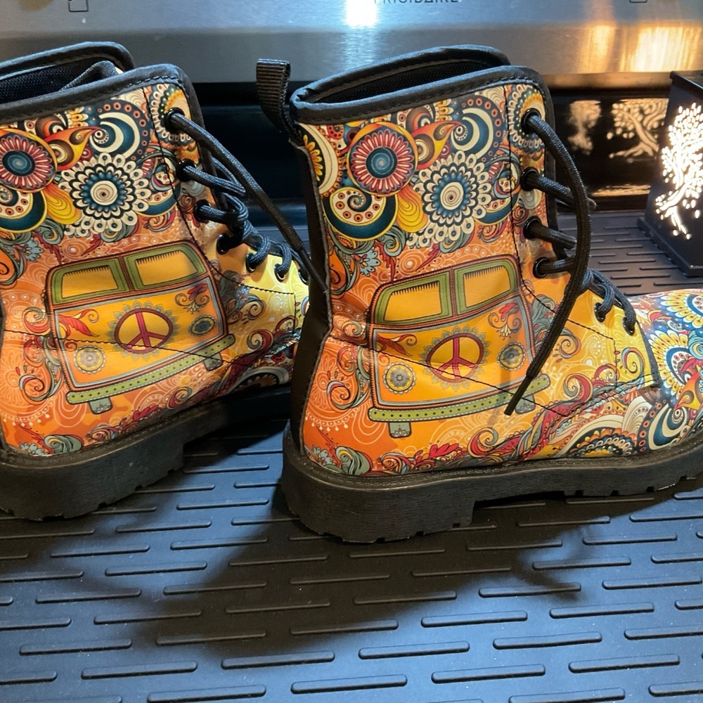 Yes We Vibe Colorful Hippie Van Boots, Size 6, Excellent Condition - Picture 11 of 11